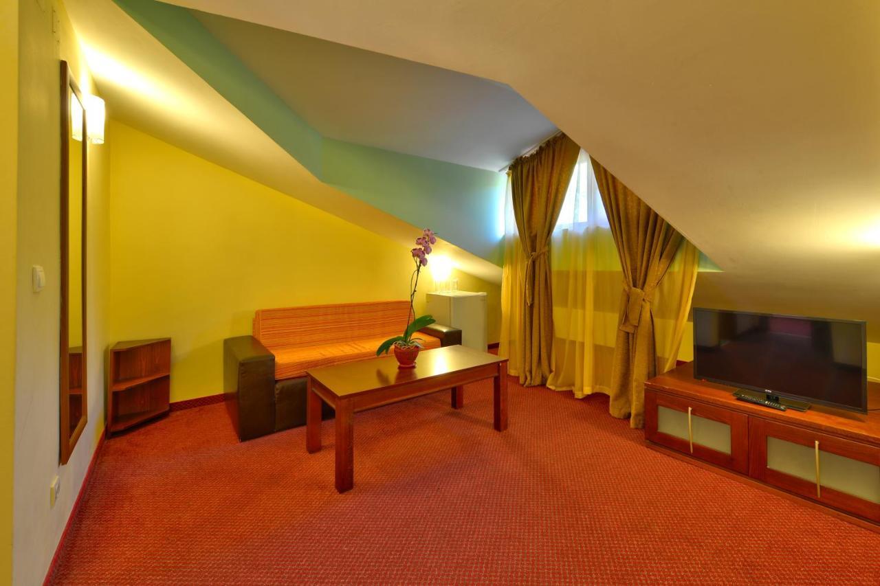 צ'יפליק Balkan Hotel מראה חיצוני תמונה
